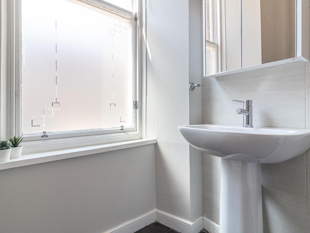 Pass The Keys Spacious And Homely Flat On The Royal Mile Edimburgo Exterior foto